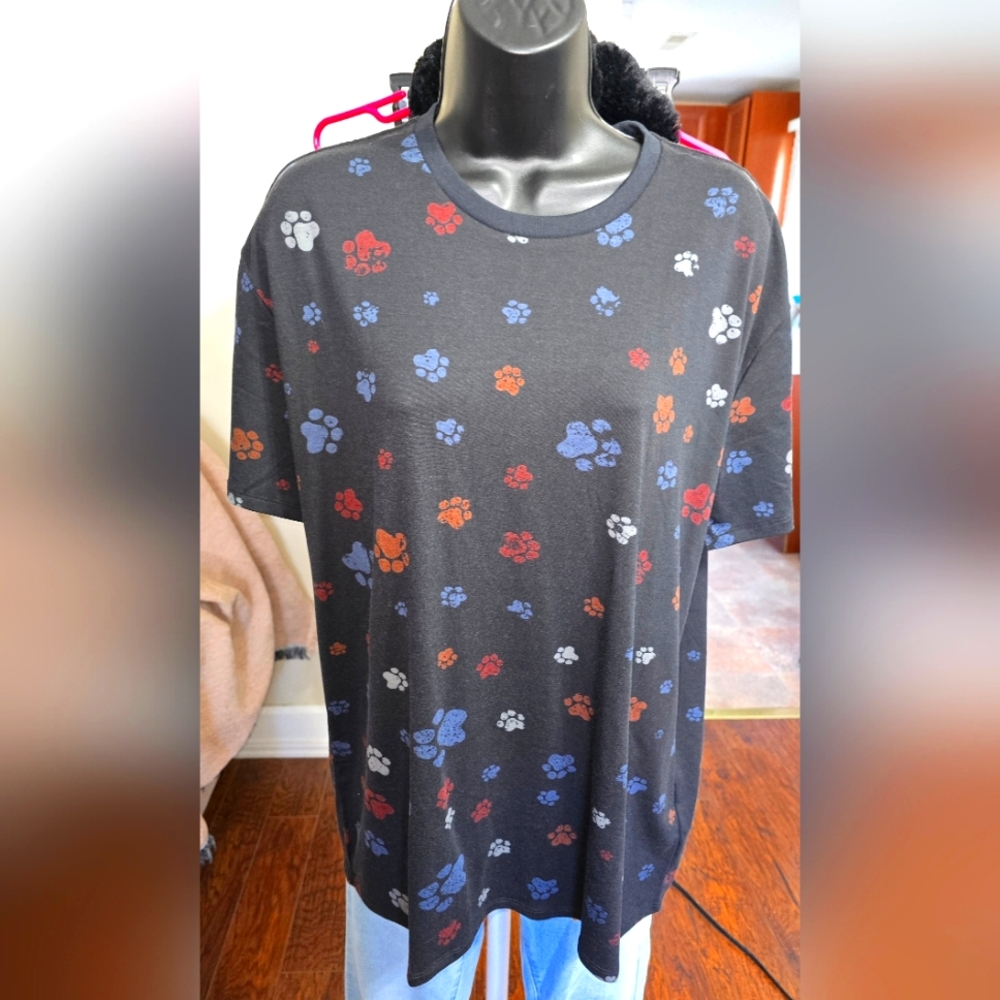 LuLaRoe, Black Paw Print Oversized Tunic Tee, Sz M